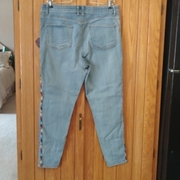 NWT Knox Rose Embroidered Jeans Size 16 - Picture 2 of 9
